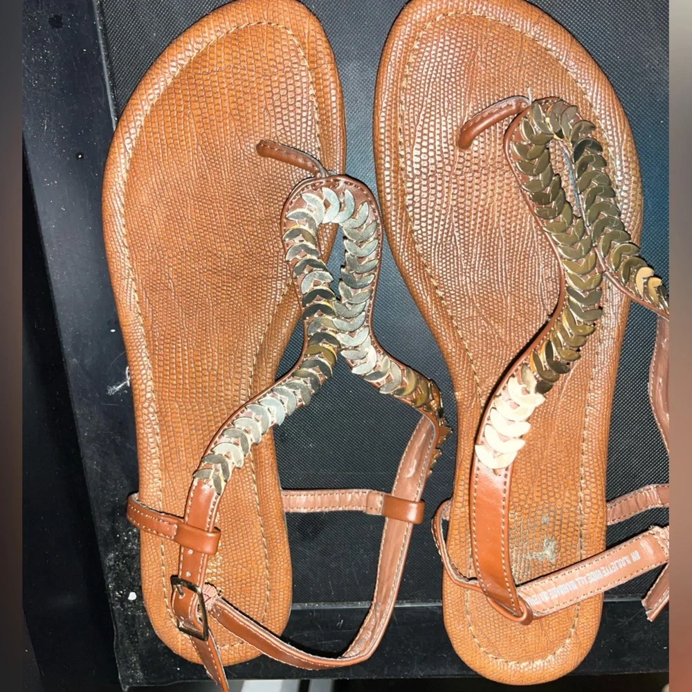 DSW Stylish Brown and Gold Sandals thing slip-on sling back  summer vacay - Picture 2 of 2